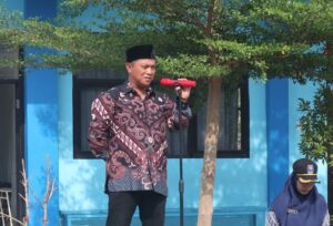 Ketua Majelis Dikdasmen Muhammadiyah Benjeng Menjadi Pembina Upacara Hari Guru