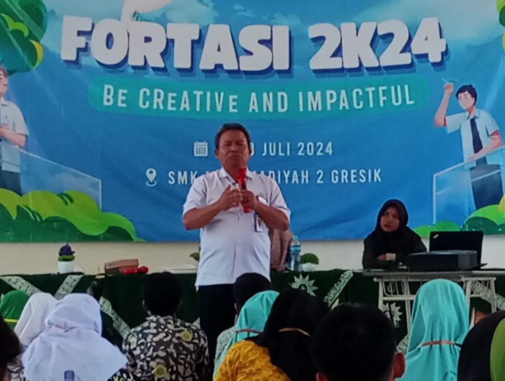 H. Shodiqun, SPd, M.Pd Saat Memberikan Motivasi Kepada Siswa Baru SMK Muda Gresik