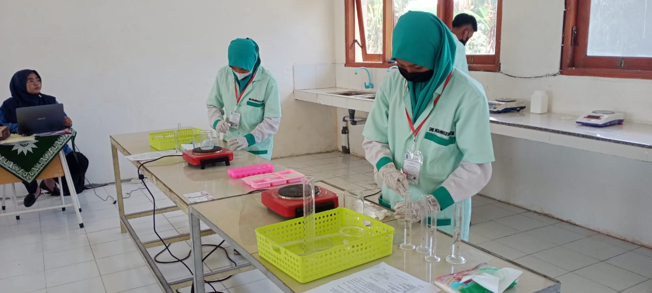 laboratorium kimia industri smk muhammadiyah 2 gresik