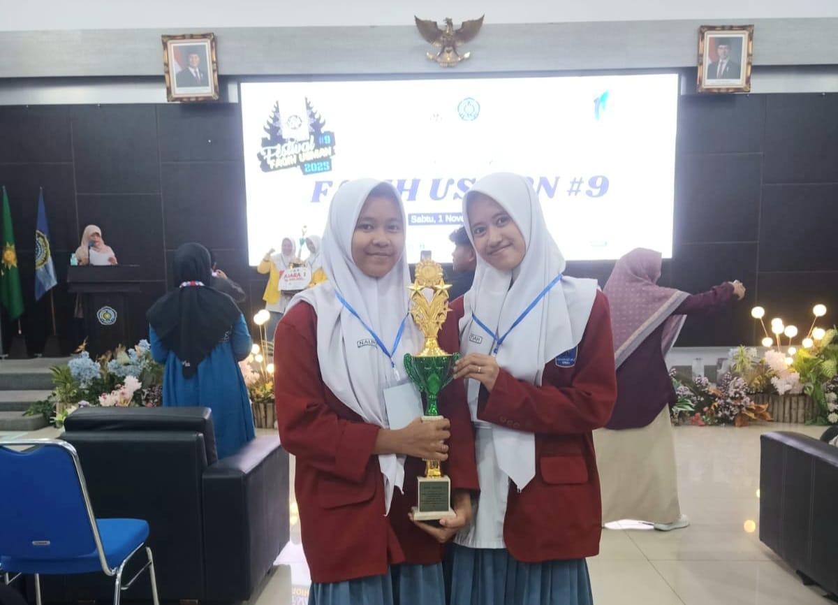 Duet Naura dan Mutia Menangkan Lomba LKTI di FFU 2025