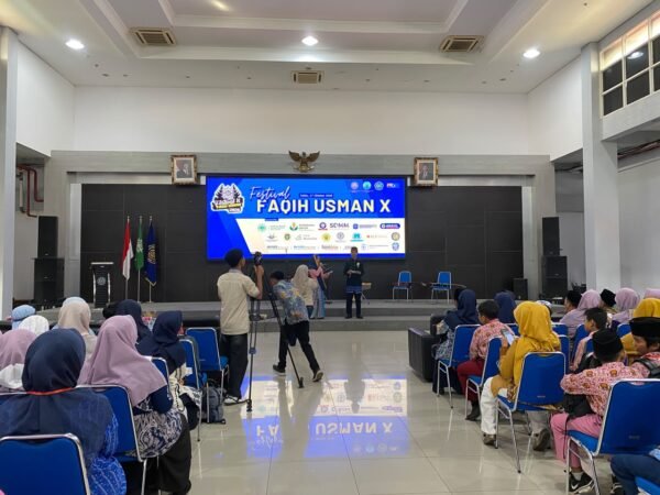 siswa DKV mendokumentasikan FFU X di UMG